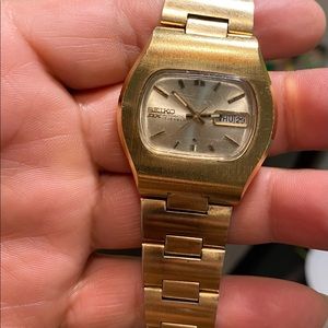 Seiko DX Automatic 17 jewels.